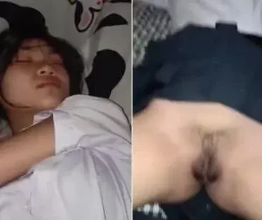 Bokep Viral Roknya Kesingkap Pas Tidur Berujung di Geli Geli Sempit Memijit